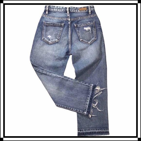 Blank NYC Distressed Cropped Denim Jeans | 24 - Picture 6 of 12